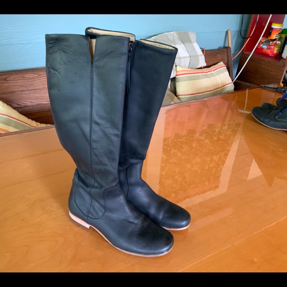 Tall John Fluevog black leather zip boots, flat, size 10 fit like 9
